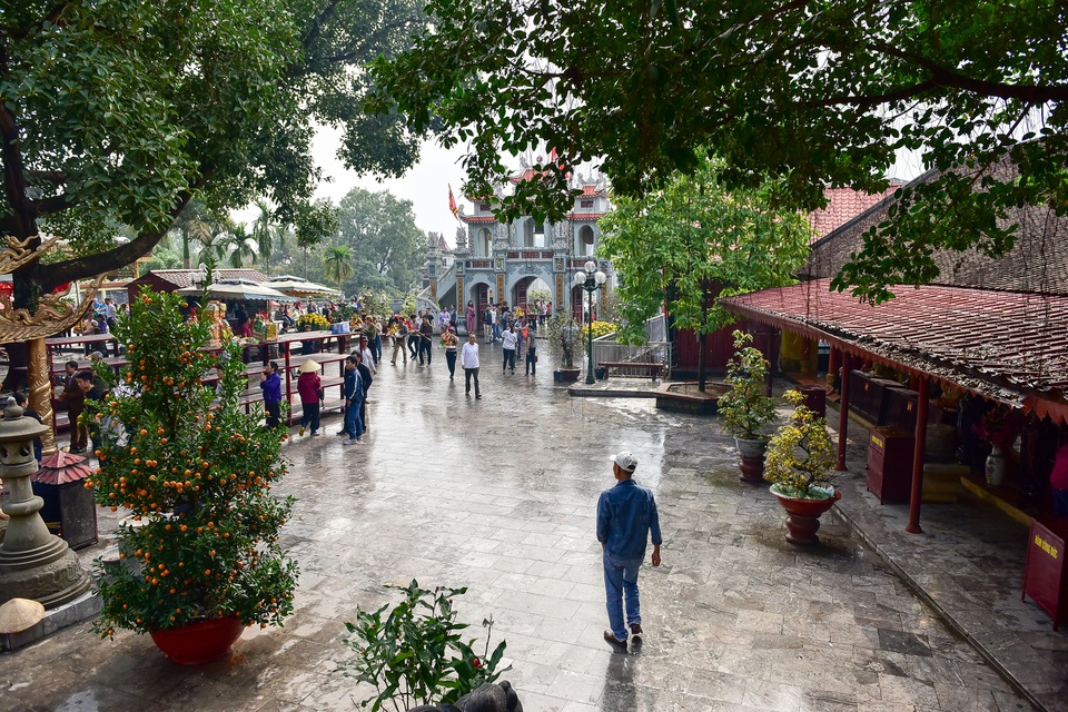 Vắng người vay vốn Bà Chúa Kho trong ngày khai hội - 5 Vắng người vay vốn Bà Chúa Kho trong ngày khai hội - 5