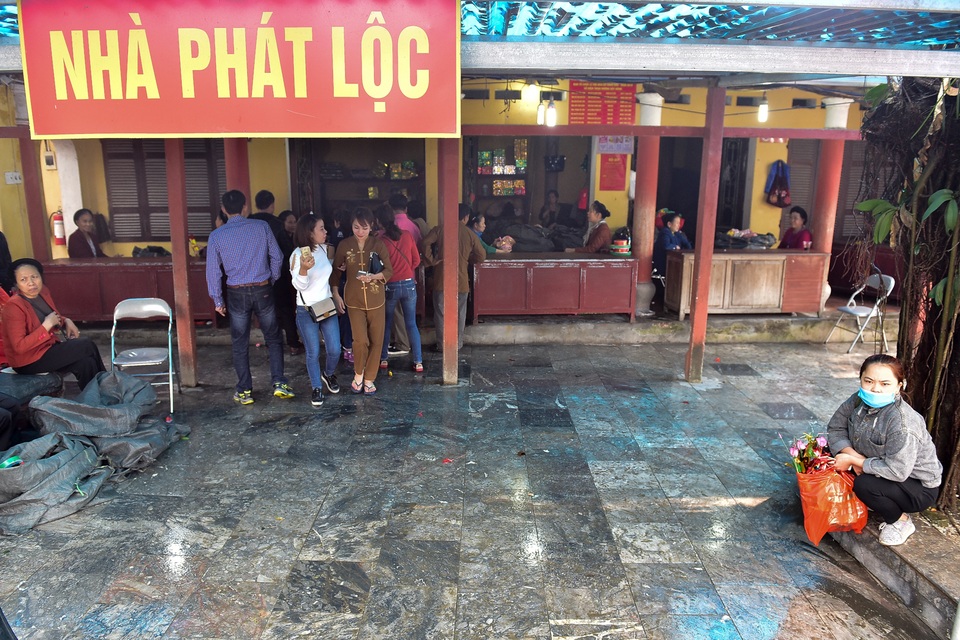 Vắng người vay vốn Bà Chúa Kho trong ngày khai hội - 9 Vắng người vay vốn Bà Chúa Kho trong ngày khai hội - 9