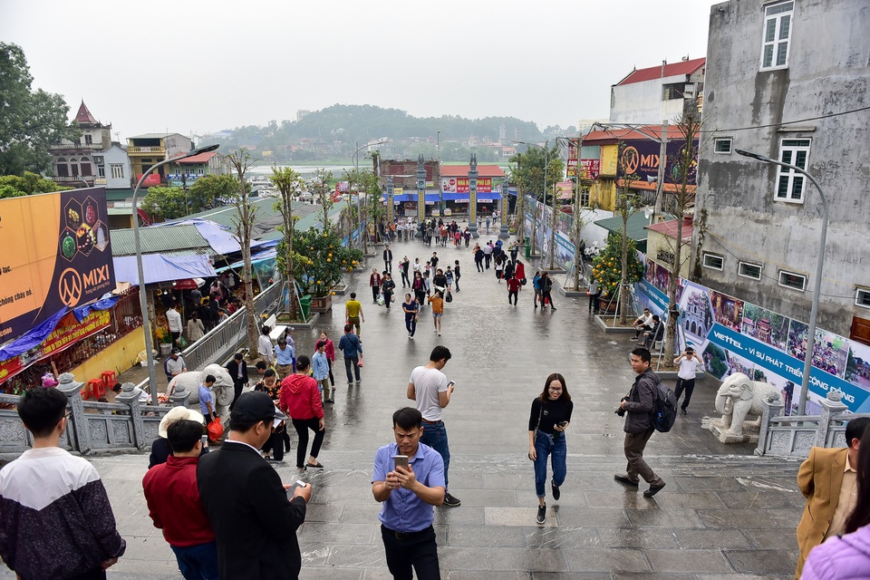 Vắng người vay vốn Bà Chúa Kho trong ngày khai hội - 11 Vắng người vay vốn Bà Chúa Kho trong ngày khai hội - 11