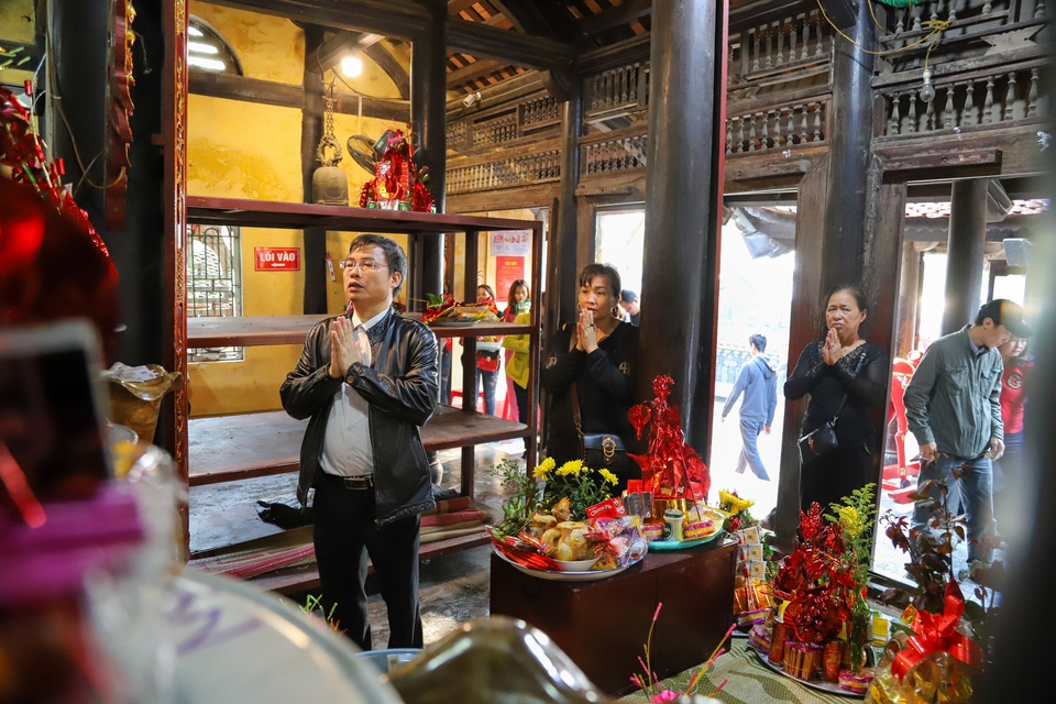 Vắng người vay vốn Bà Chúa Kho trong ngày khai hội - 10 Vắng người vay vốn Bà Chúa Kho trong ngày khai hội - 10