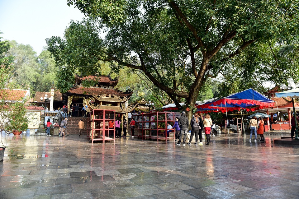 Vắng người vay vốn Bà Chúa Kho trong ngày khai hội - 2 Vắng người vay vốn Bà Chúa Kho trong ngày khai hội - 2