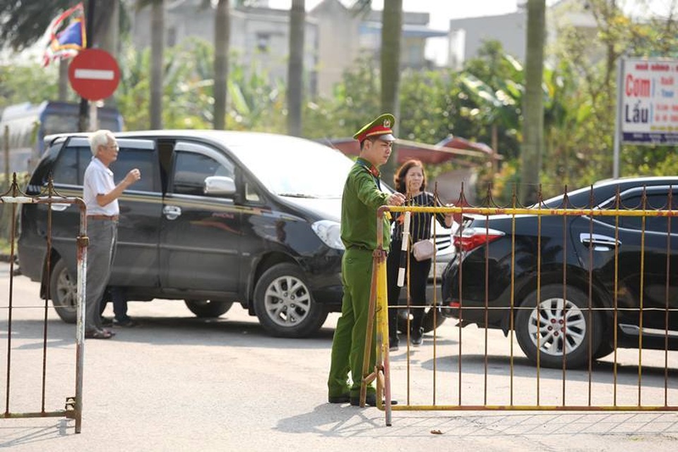 Huy động hơn 2.000 người tham gia bảo vệ lễ Khai ấn đền Trần - 2 Huy động hơn 2.000 người tham gia bảo vệ lễ Khai ấn đền Trần - 2