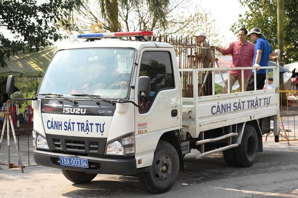 Huy động hơn 2.000 người tham gia bảo vệ lễ Khai ấn đền Trần - 1 Huy động hơn 2.000 người tham gia bảo vệ lễ Khai ấn đền Trần - 1