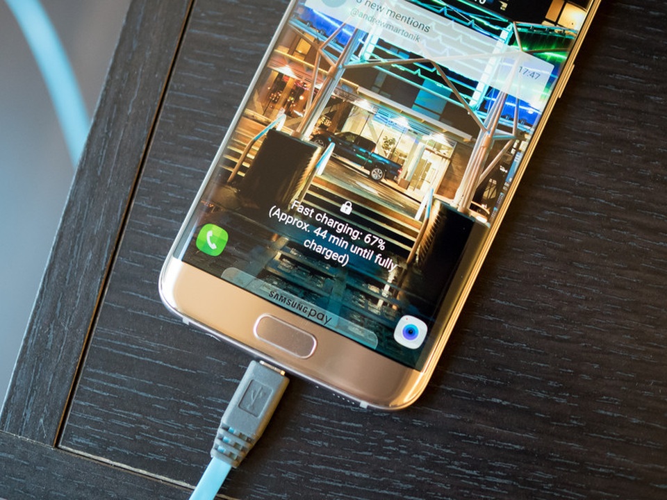 Sau 10 năm chờ đợi, giờ đây chúng ta có thể sạc pin cho nhau mà không cần … sạc - 2 Sau 10 năm chờ đợi, giờ đây chúng ta có thể sạc pin cho nhau mà không cần … sạc - 2