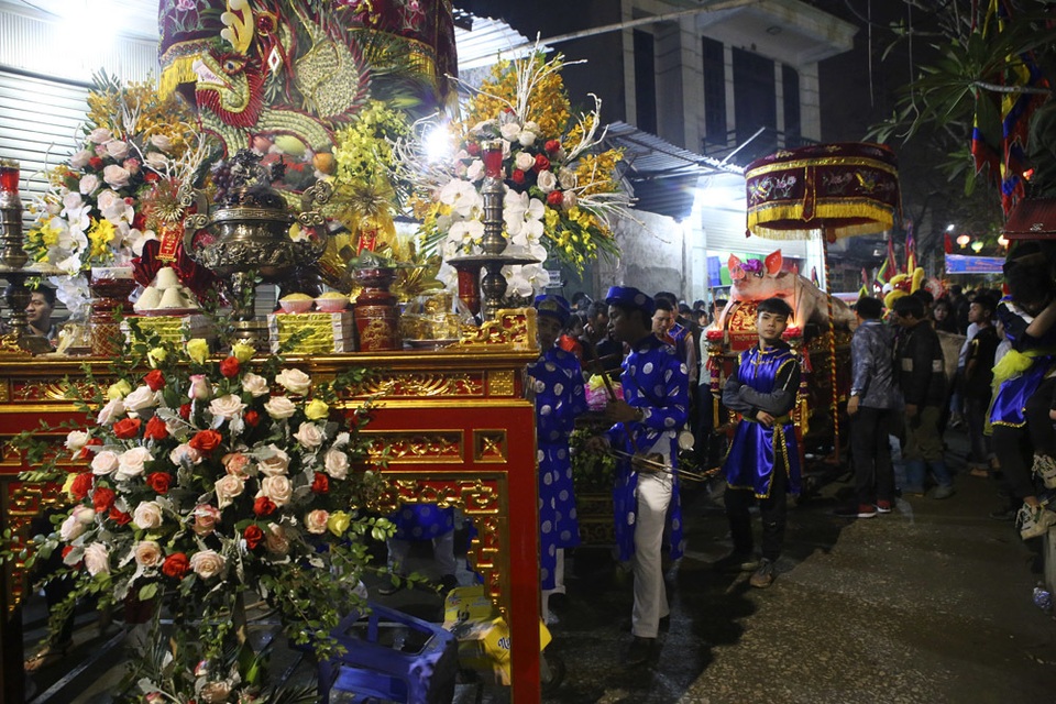 Đám rước 17 ông lợn trang trí cầu kỳ của người dân La Phù - 6 Đám rước 17 ông lợn trang trí cầu kỳ của người dân La Phù - 6