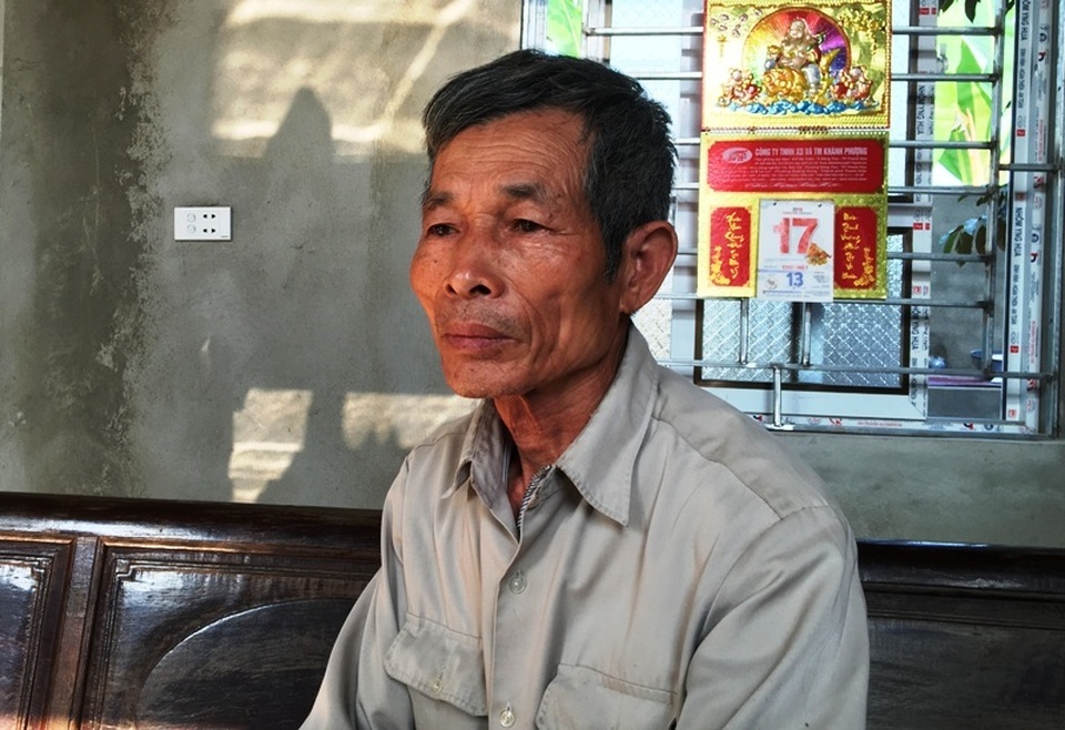 Ruộng lúa của gia đình bí thư thôn chết cháy, nghi bị bỏ thuốc diệt cỏ - 7 Ruộng lúa của gia đình bí thư thôn chết cháy, nghi bị bỏ thuốc diệt cỏ - 7