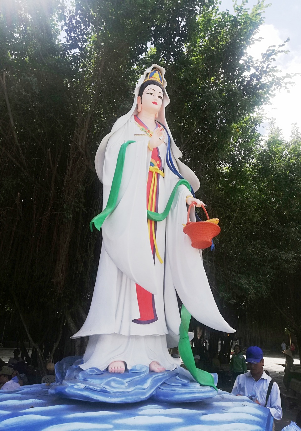 Đầu năm, thăm ngôi chùa có tượng Phật Quan Âm cao nhất miền Tây - 16 Đầu năm, thăm ngôi chùa có tượng Phật Quan Âm cao nhất miền Tây - 16