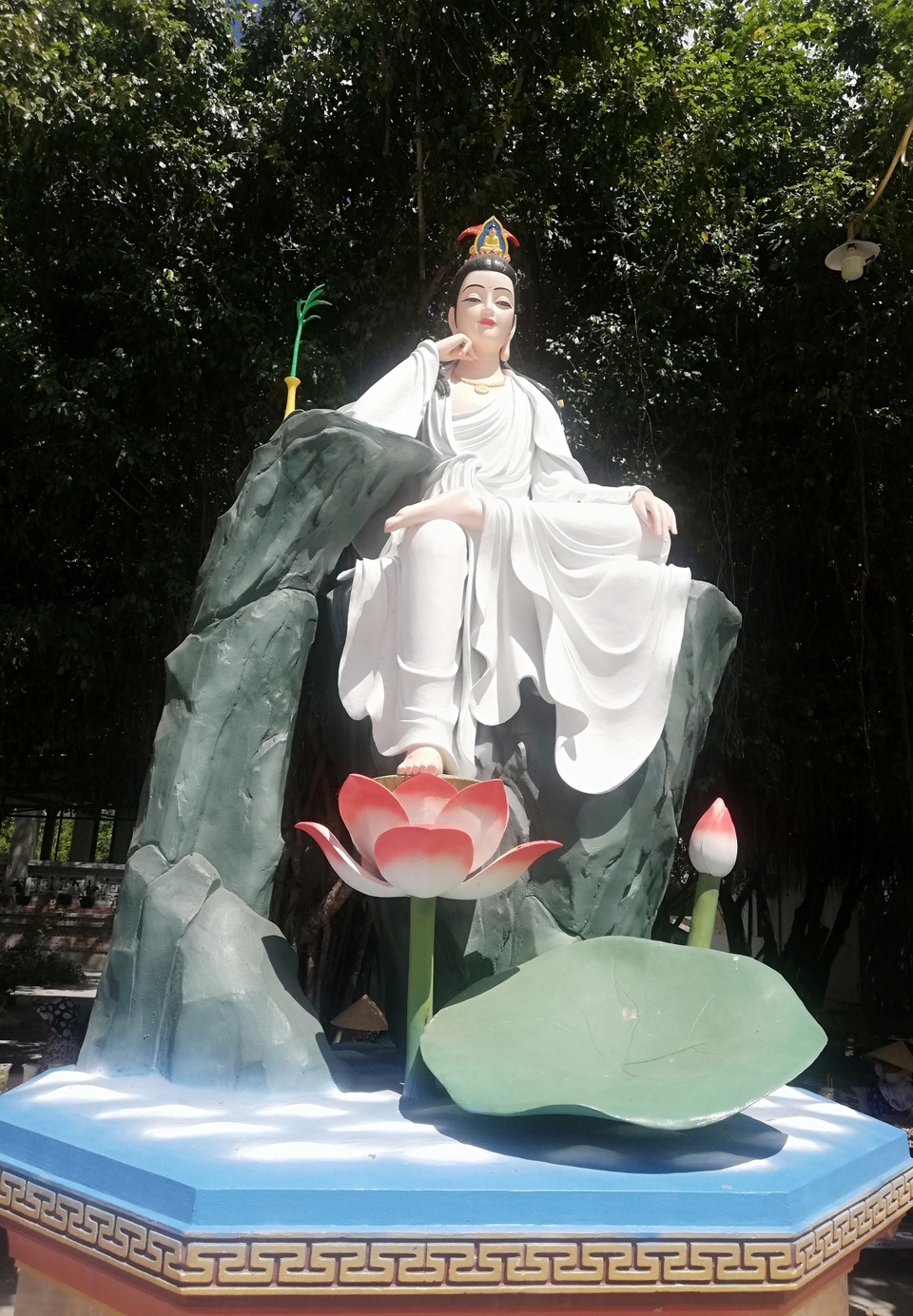 Đầu năm, thăm ngôi chùa có tượng Phật Quan Âm cao nhất miền Tây - 31 Đầu năm, thăm ngôi chùa có tượng Phật Quan Âm cao nhất miền Tây - 31