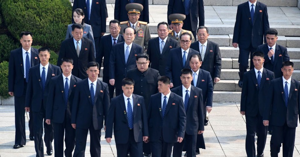 Lá chắn thép kiên cố bảo vệ ông Kim Jong-un trong các chuyến công du - 1 Lá chắn thép kiên cố bảo vệ ông Kim Jong-un trong các chuyến công du - 1