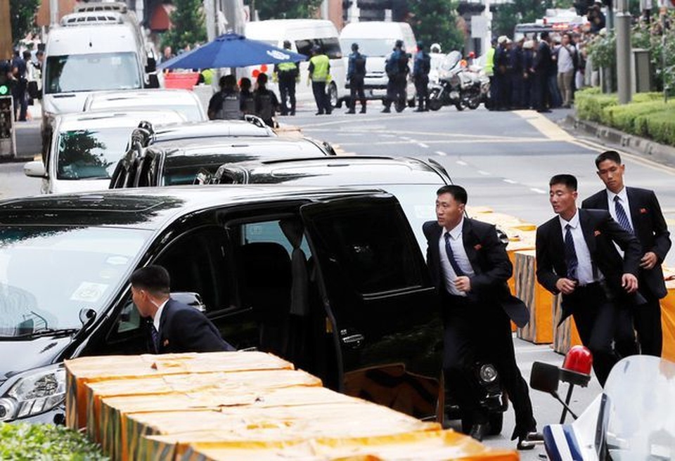 Lá chắn thép kiên cố bảo vệ ông Kim Jong-un trong các chuyến công du - 4 Lá chắn thép kiên cố bảo vệ ông Kim Jong-un trong các chuyến công du - 4
