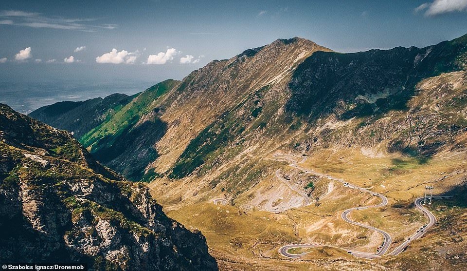 Những bức ảnh đầy mê hoặc về con đường “đẹp nhất thế giới” - 3 Những bức ảnh đầy mê hoặc về con đường “đẹp nhất thế giới” - 3