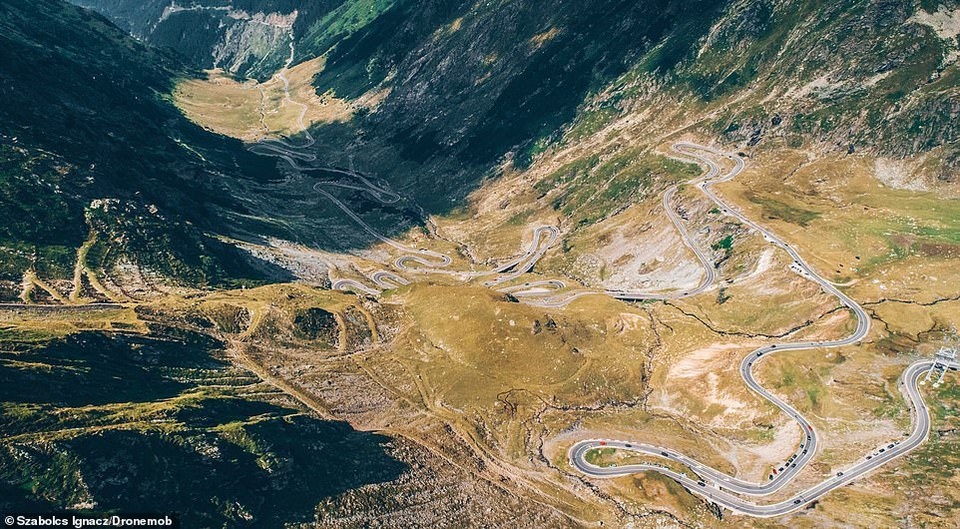 Những bức ảnh đầy mê hoặc về con đường “đẹp nhất thế giới” - 5 Những bức ảnh đầy mê hoặc về con đường “đẹp nhất thế giới” - 5