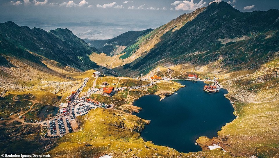 Những bức ảnh đầy mê hoặc về con đường “đẹp nhất thế giới” - 9 Những bức ảnh đầy mê hoặc về con đường “đẹp nhất thế giới” - 9