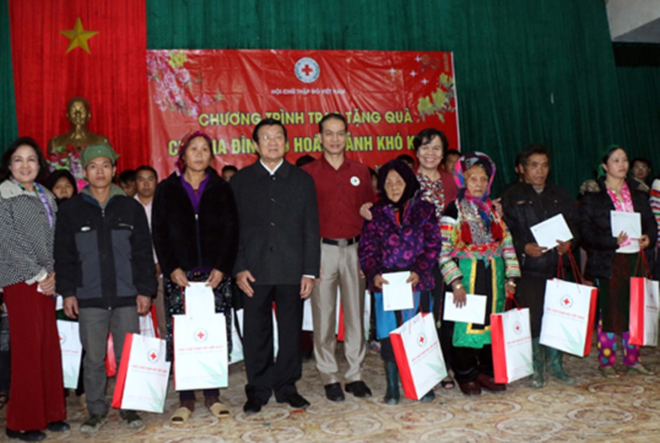 tang qua copy.jpg tang qua copy.jpg