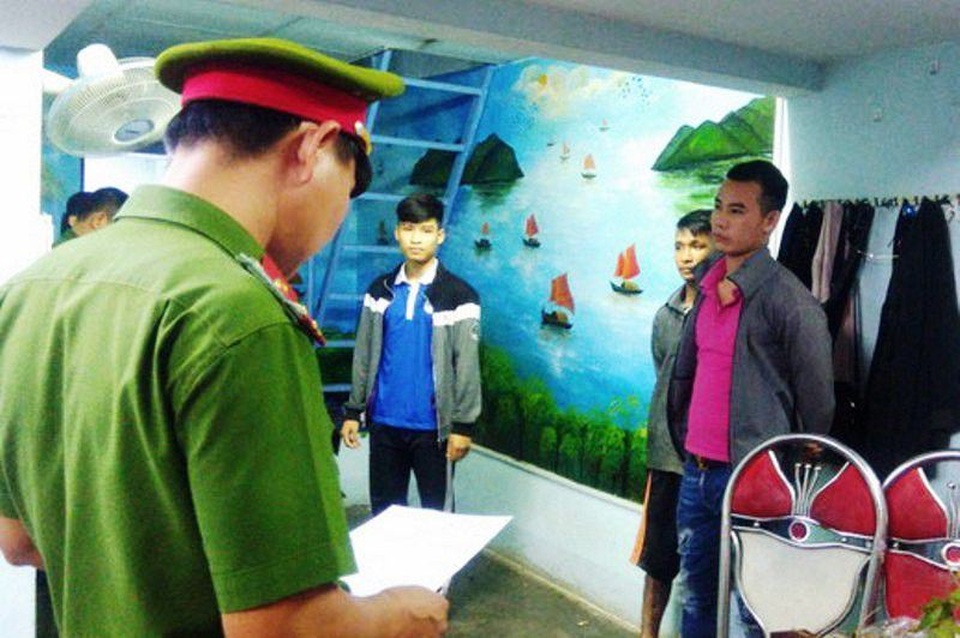 Khởi tố nhóm đối tượng cho vay nặng lãi - 1 Khởi tố nhóm đối tượng cho vay nặng lãi - 1