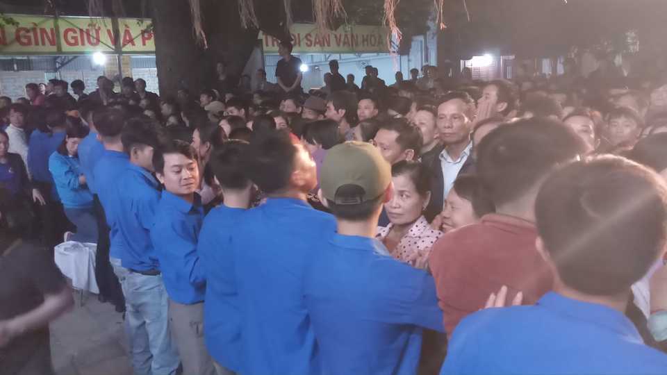 Đền Trần Thanh Hóa phát 10.000 lá ấn cho người dân và du khách - 14 Đền Trần Thanh Hóa phát 10.000 lá ấn cho người dân và du khách - 14