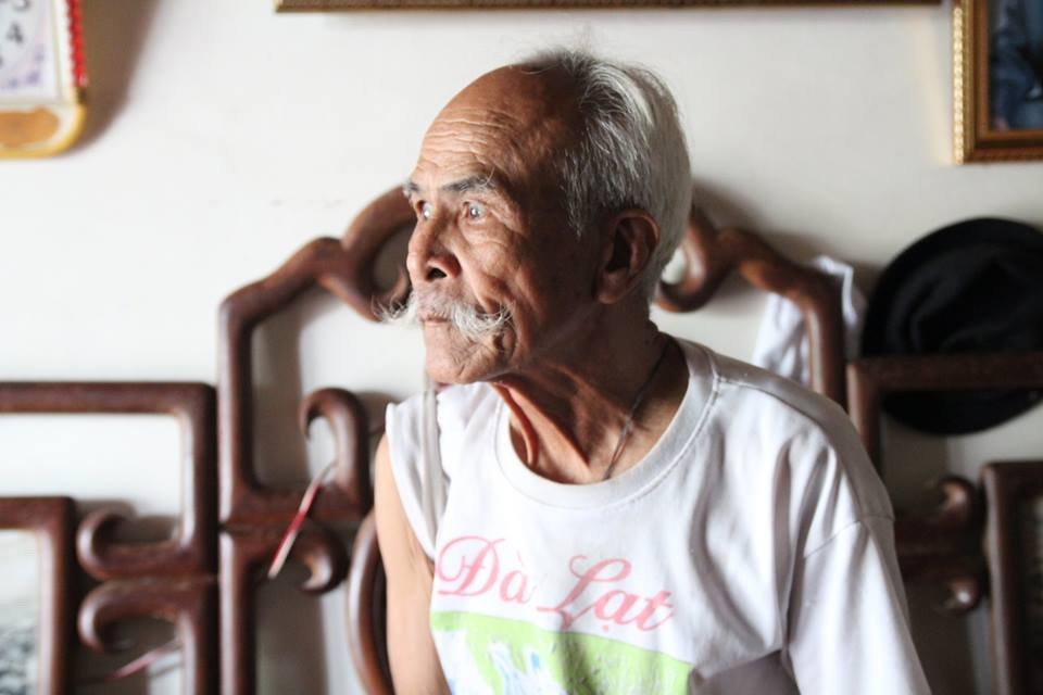 Ông lão U90 ở Hà Nội kể chuyện “tán đổ” vợ trẻ kém 40 chỉ bằng... câu nói đùa - 2