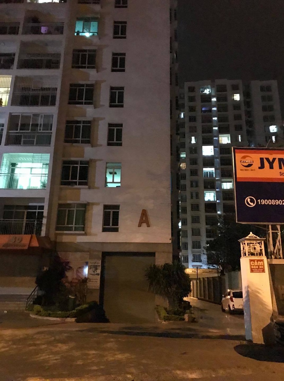 Nam thanh niên nghi bị nữ đồng nghiệp đâm chết tại chung cư - 1 Nam thanh niên nghi bị nữ đồng nghiệp đâm chết tại chung cư - 1