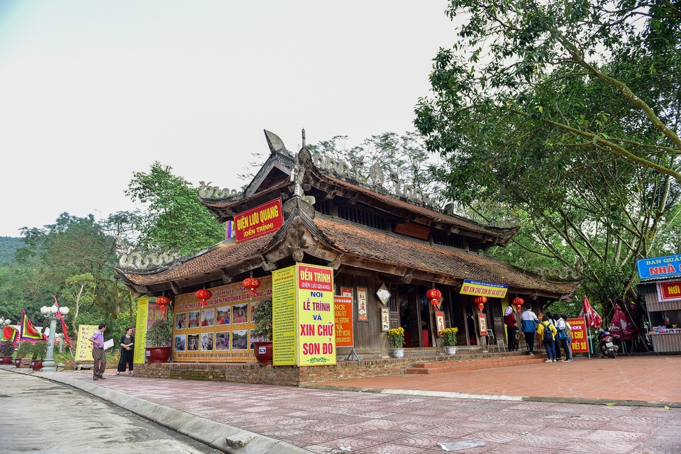 Toàn cảnh đền Chu Văn An trên núi Phượng Hoàng - 2 Toàn cảnh đền Chu Văn An trên núi Phượng Hoàng - 2