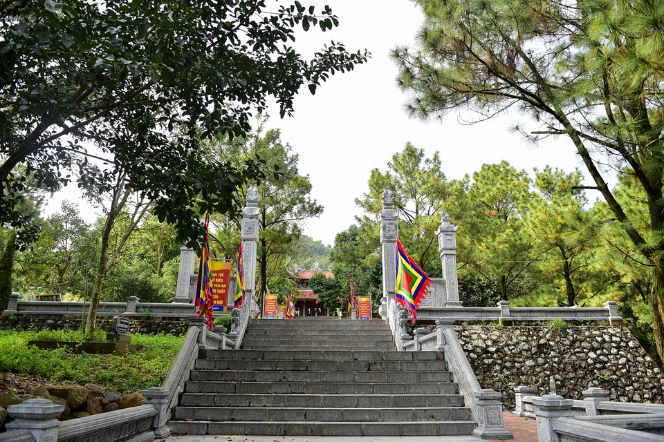 Toàn cảnh đền Chu Văn An trên núi Phượng Hoàng - 3 Toàn cảnh đền Chu Văn An trên núi Phượng Hoàng - 3