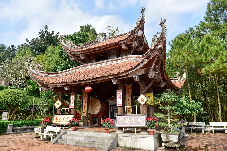 Toàn cảnh đền Chu Văn An trên núi Phượng Hoàng - 5 Toàn cảnh đền Chu Văn An trên núi Phượng Hoàng - 5