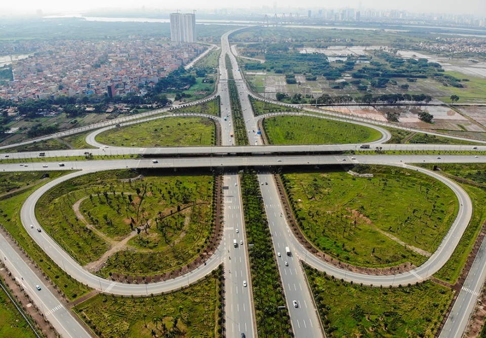 Hối hả chỉnh trang con đường nối từ sân bay Nội Bài về nội đô - 1 Hối hả chỉnh trang con đường nối từ sân bay Nội Bài về nội đô - 1