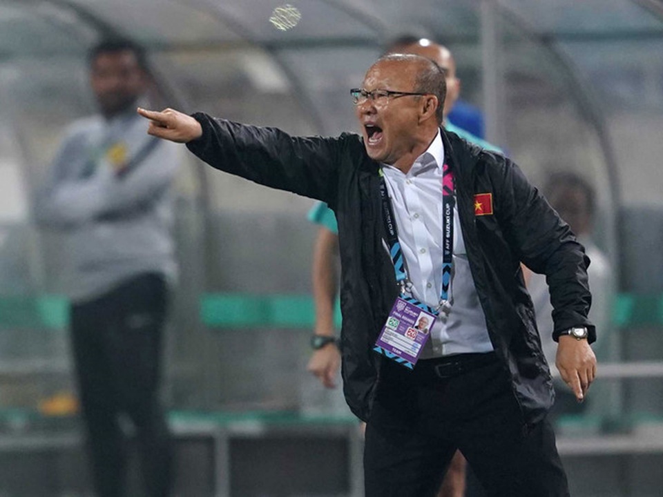 VFF có nên để HLV Park Hang Seo “vừa bế em, vừa xay lúa”? - 2