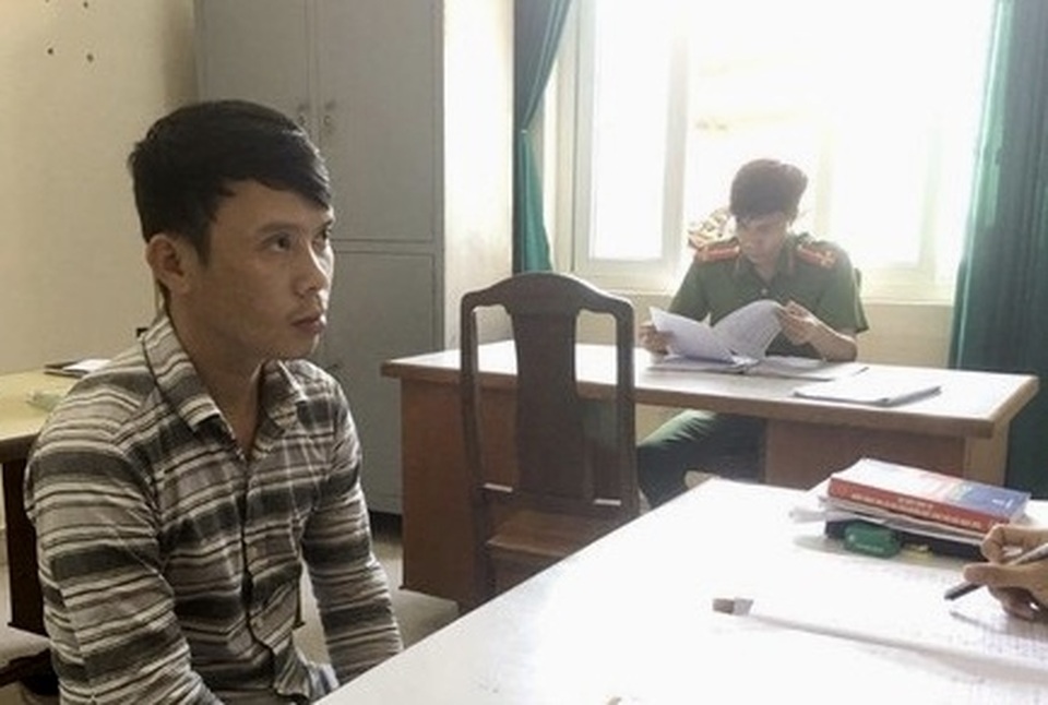Hát hò gây mất trật tự, đánh cả công an phường - 1 Hát hò gây mất trật tự, đánh cả công an phường - 1