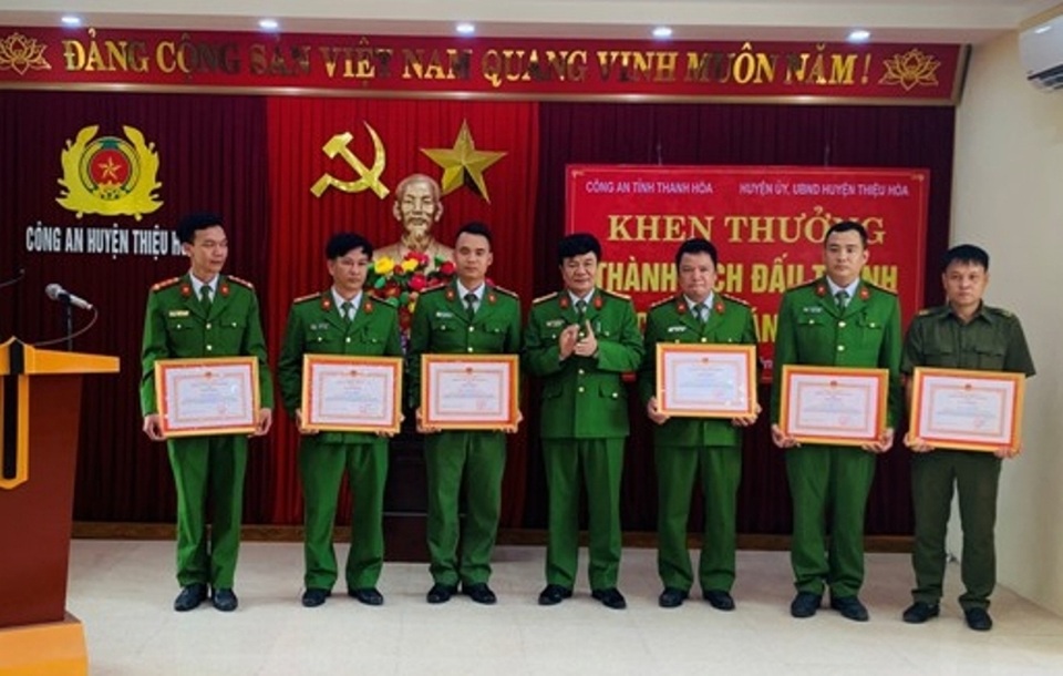 Vụ gài mìn ngày mùng 5 Tết: Khen thưởng nhiều tập thể, cá nhân - 2