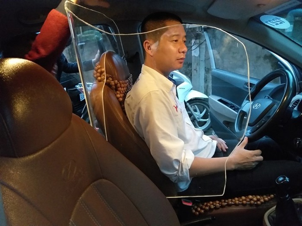 Thử trải nghiệm ô tô lắp khoang chắn bảo vệ tài xế ở Hà Nội - 1 Thử trải nghiệm ô tô lắp khoang chắn bảo vệ tài xế ở Hà Nội - 1