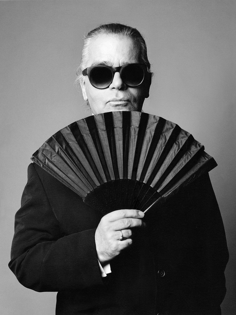 Karl Lagerfeld: Muốn giỏi nhất, phải nghĩ mình còn lười và còn kém - 4