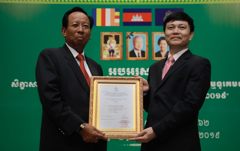 Kỷ niệm 10 năm kinh doanh tại Campuchia, Viettel cam kết tiên phong xây dựng kinh tế số - 8 Kỷ niệm 10 năm kinh doanh tại Campuchia, Viettel cam kết tiên phong xây dựng kinh tế số - 8