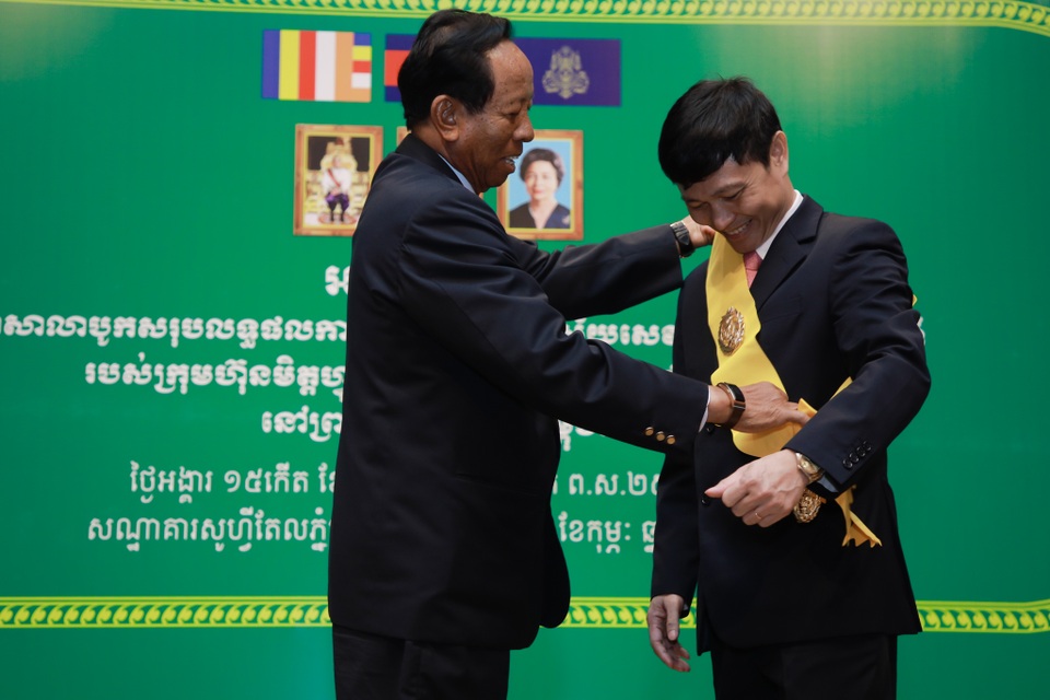 Kỷ niệm 10 năm kinh doanh tại Campuchia, Viettel cam kết tiên phong xây dựng kinh tế số - 9 Kỷ niệm 10 năm kinh doanh tại Campuchia, Viettel cam kết tiên phong xây dựng kinh tế số - 9