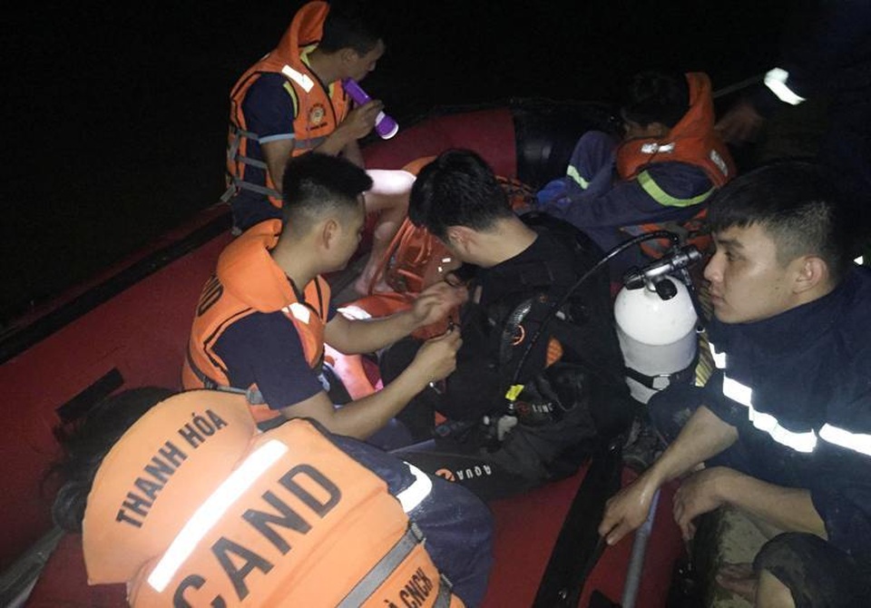 Học sinh cấp 3 đuối nước, để lại xe máy trên bờ - 1 Học sinh cấp 3 đuối nước, để lại xe máy trên bờ - 1