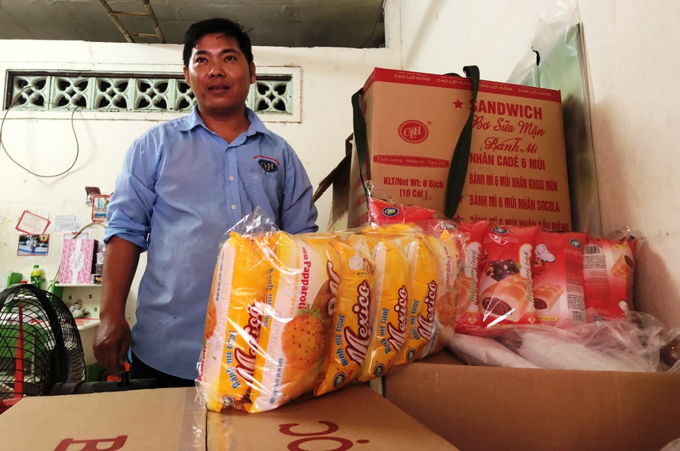 Nhân viên tiếp thị nhặt được 100 triệu đồng, cuống cuồng đem nộp công an - 3 Nhân viên tiếp thị nhặt được 100 triệu đồng, cuống cuồng đem nộp công an - 3