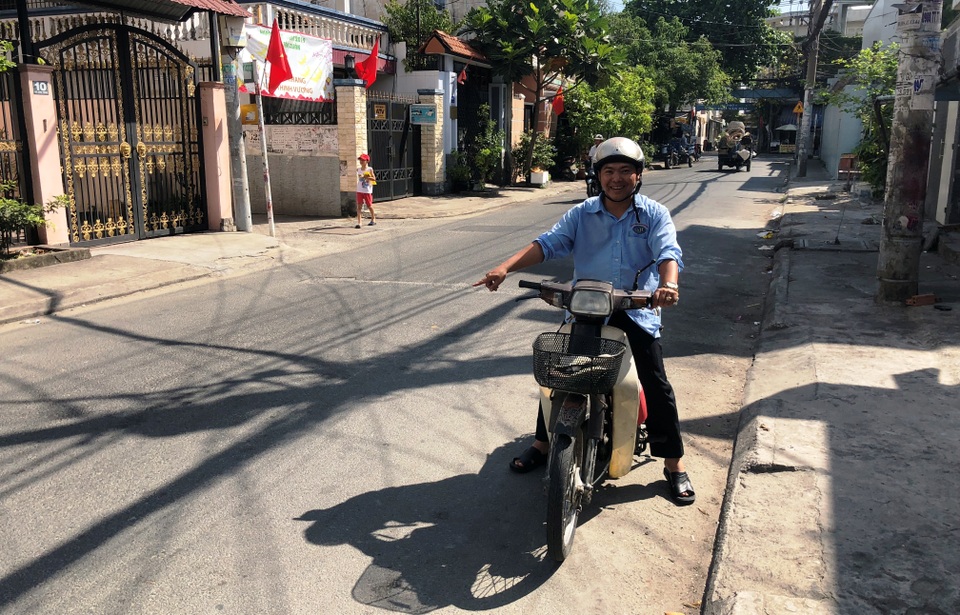 Nhân viên tiếp thị nhặt được 100 triệu đồng, cuống cuồng đem nộp công an - 1 Nhân viên tiếp thị nhặt được 100 triệu đồng, cuống cuồng đem nộp công an - 1