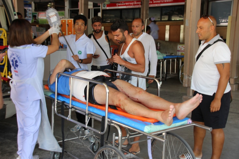 Khách ngoại quốc bị “voi điên” bất ngờ húc thủng bụng - 2 Khách ngoại quốc bị “voi điên” bất ngờ húc thủng bụng - 2