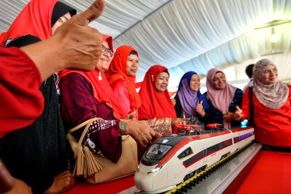 Trung Quốc hạ giá để cứu vớt dự án đường sắt bị Malaysia khai tử - 1 Trung Quốc hạ giá để cứu vớt dự án đường sắt bị Malaysia khai tử - 1