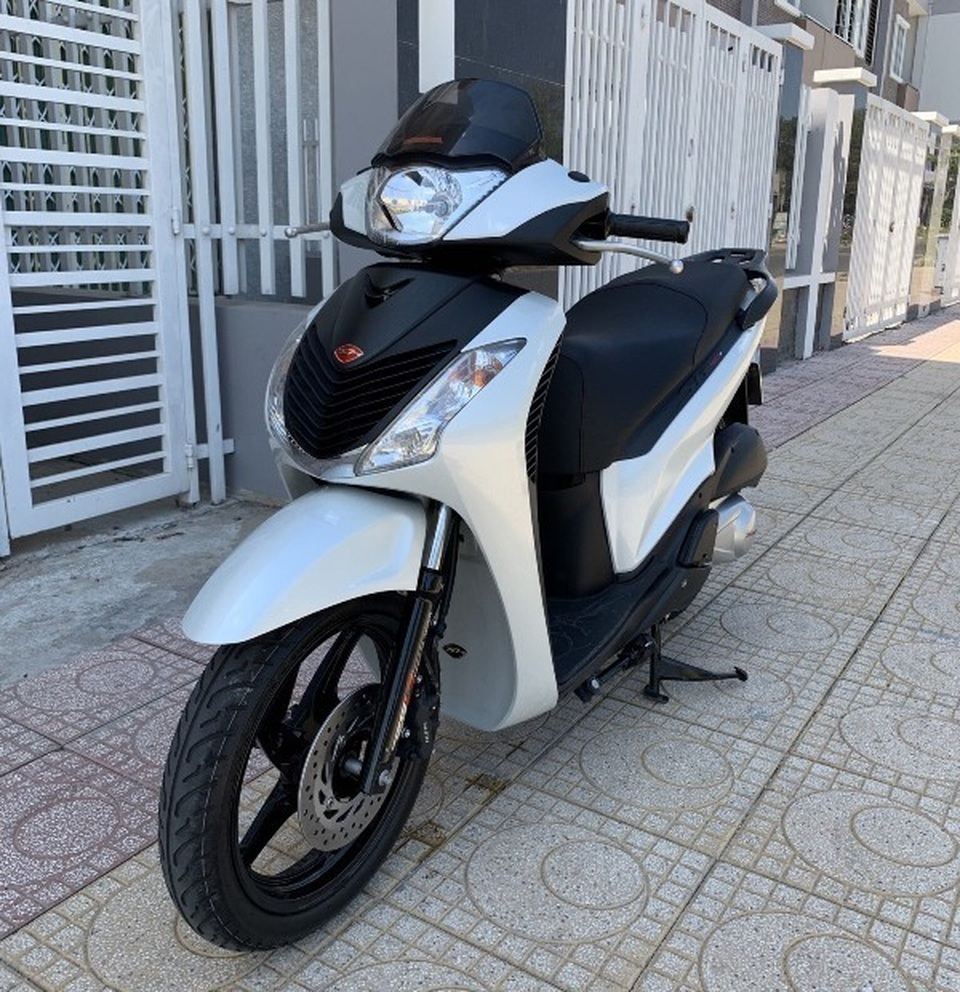 Xe máy cũ hét giá trên trời, ngang ngửa ô tô hạng sang - 2..jpg Xe máy cũ hét giá trên trời, ngang ngửa ô tô hạng sang - 2..jpg