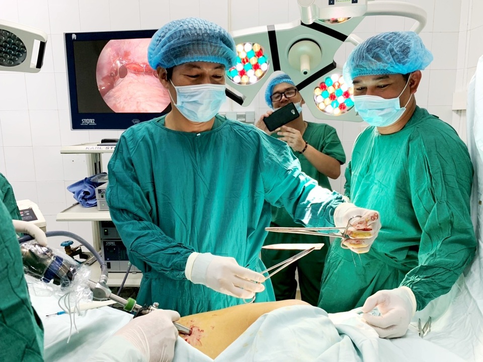 Bệnh nhân bị đâm xuyên ngực, phổi Bệnh nhân bị đâm xuyên ngực, phổi