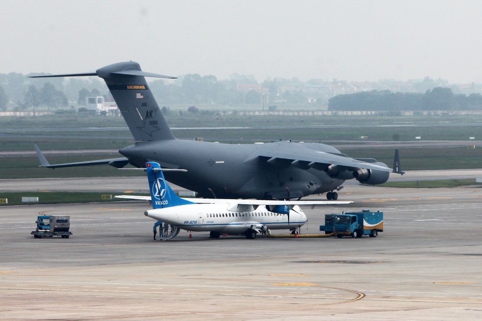 Máy bay vận tải hạng nặng C-17 của Mỹ tiếp tục đến Nội Bài - 11 Máy bay vận tải hạng nặng C-17 của Mỹ tiếp tục đến Nội Bài - 11