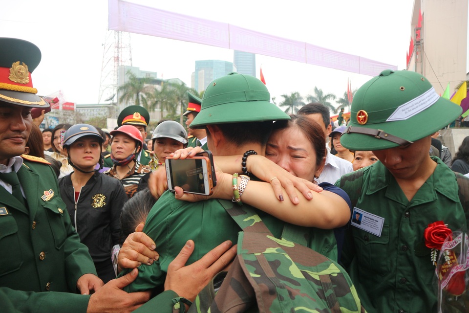 Tân binh cả nước bịn rịn trong ngày lên đường nhập ngũ - 15 Tân binh cả nước bịn rịn trong ngày lên đường nhập ngũ - 15