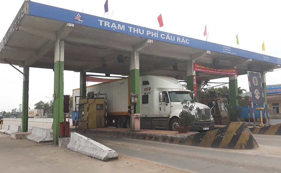 Tài xế ngạc nhiên, vui mừng... khi Trạm thu phí Cầu Rác xả trạm - 2 Tài xế ngạc nhiên, vui mừng... khi Trạm thu phí Cầu Rác xả trạm - 2