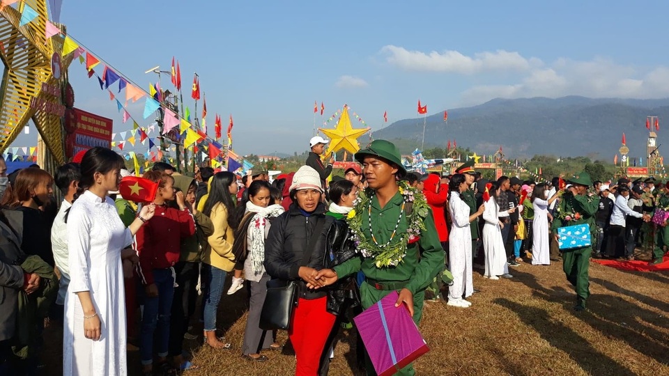 Tân binh cả nước bịn rịn trong ngày lên đường nhập ngũ - 42 Tân binh cả nước bịn rịn trong ngày lên đường nhập ngũ - 42