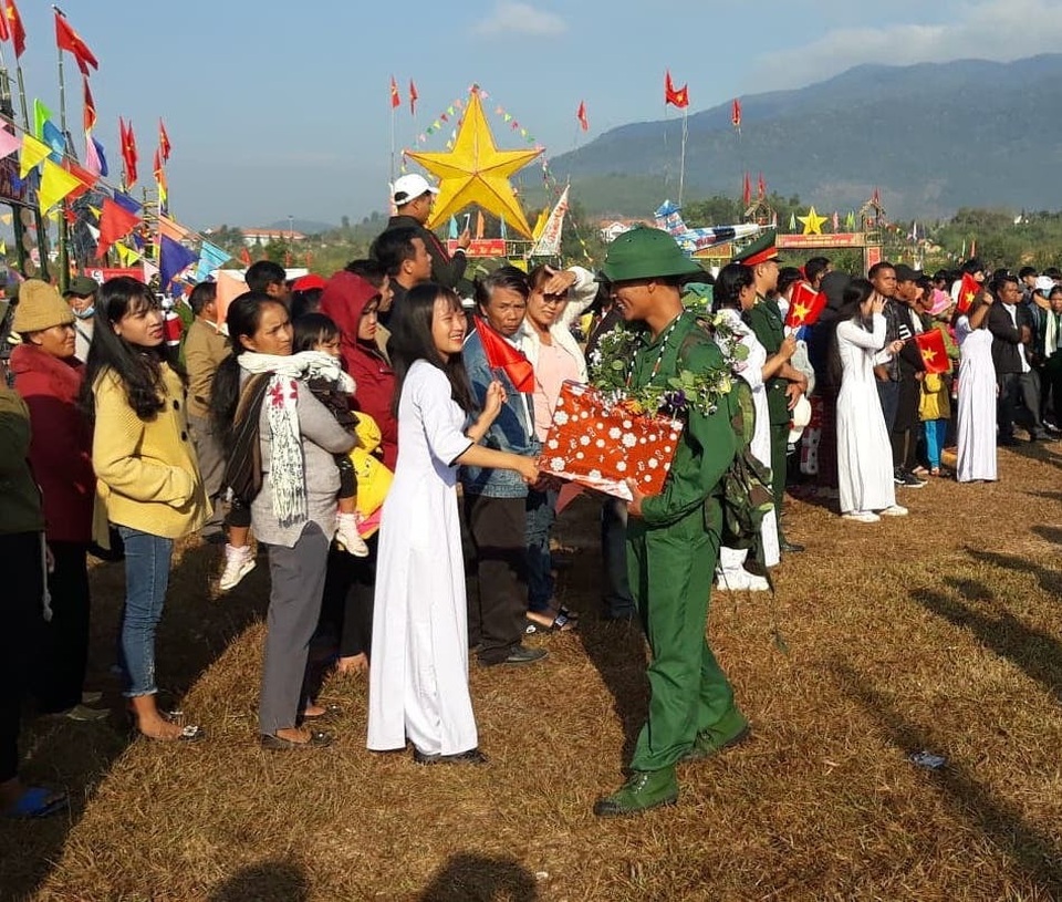 Tân binh cả nước bịn rịn trong ngày lên đường nhập ngũ - 45 Tân binh cả nước bịn rịn trong ngày lên đường nhập ngũ - 45