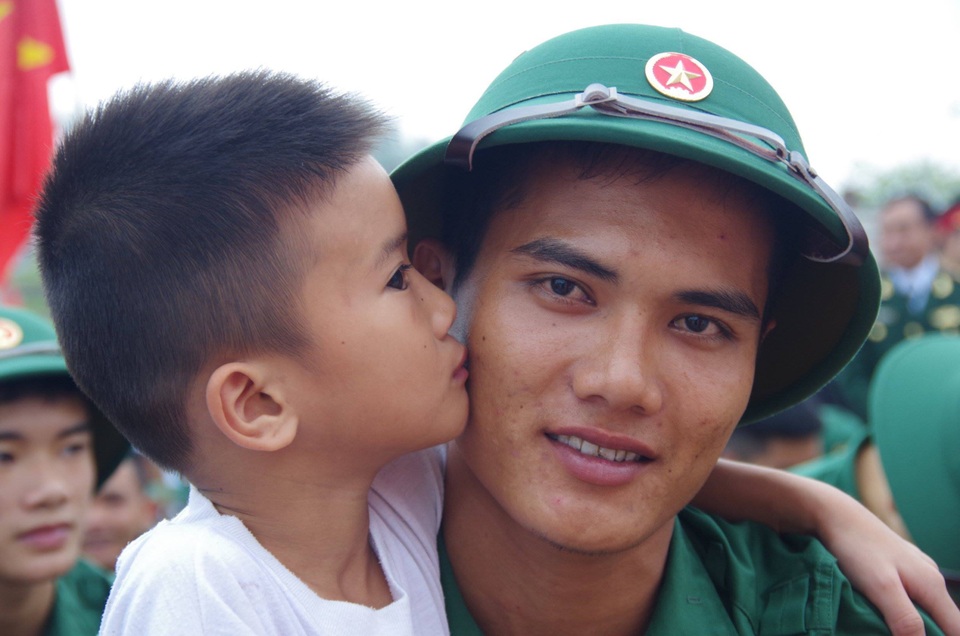 Tân binh cả nước bịn rịn trong ngày lên đường nhập ngũ - 16 Tân binh cả nước bịn rịn trong ngày lên đường nhập ngũ - 16