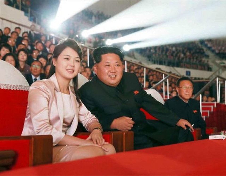 Phong cách thanh lịch giúp phu nhân ông Kim Jong-un trở thành “biểu tượng thời trang” - 1 Phong cách thanh lịch giúp phu nhân ông Kim Jong-un trở thành “biểu tượng thời trang” - 1