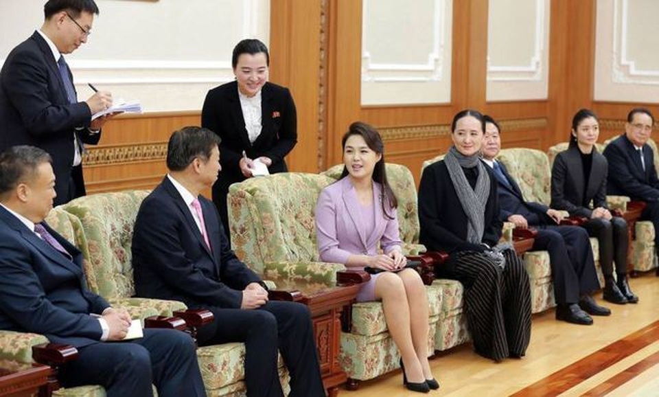 Phong cách thanh lịch giúp phu nhân ông Kim Jong-un trở thành “biểu tượng thời trang” - 12 Phong cách thanh lịch giúp phu nhân ông Kim Jong-un trở thành “biểu tượng thời trang” - 12