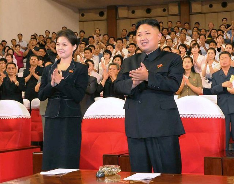 Phong cách thanh lịch giúp phu nhân ông Kim Jong-un trở thành “biểu tượng thời trang” - 3 Phong cách thanh lịch giúp phu nhân ông Kim Jong-un trở thành “biểu tượng thời trang” - 3