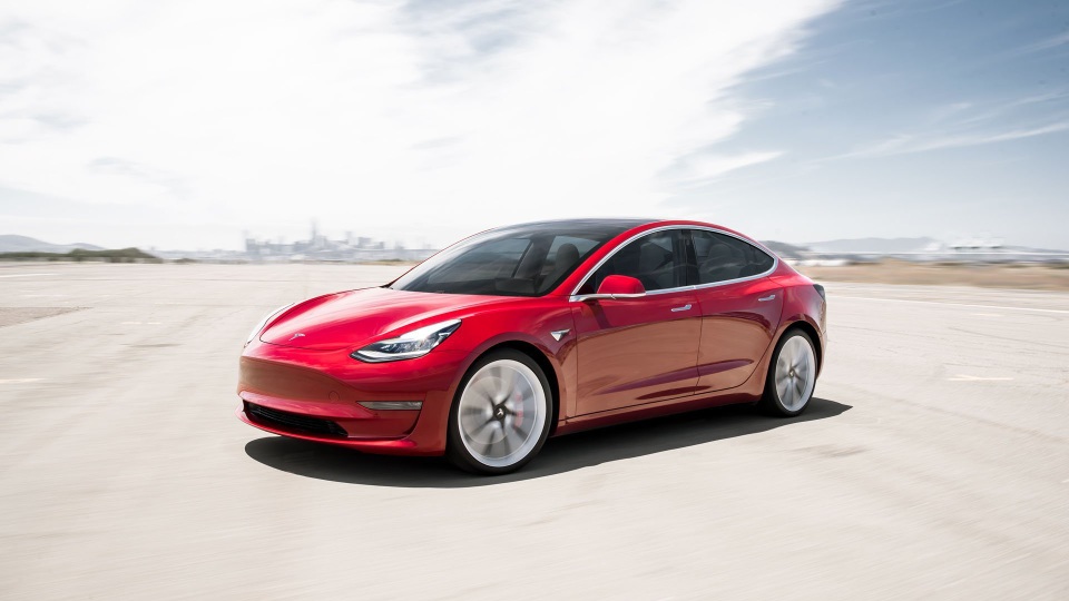 Tesla Model 3 trở nên bất khả xâm phạm - 1 Tesla Model 3 trở nên bất khả xâm phạm - 1